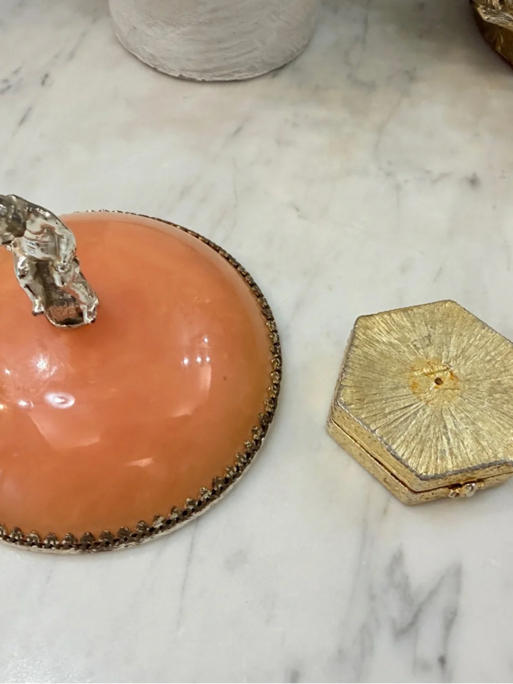 Vintage Estee Lauder Compact & Unusual Domed Mirror with Cherub - Picture 10 of 17